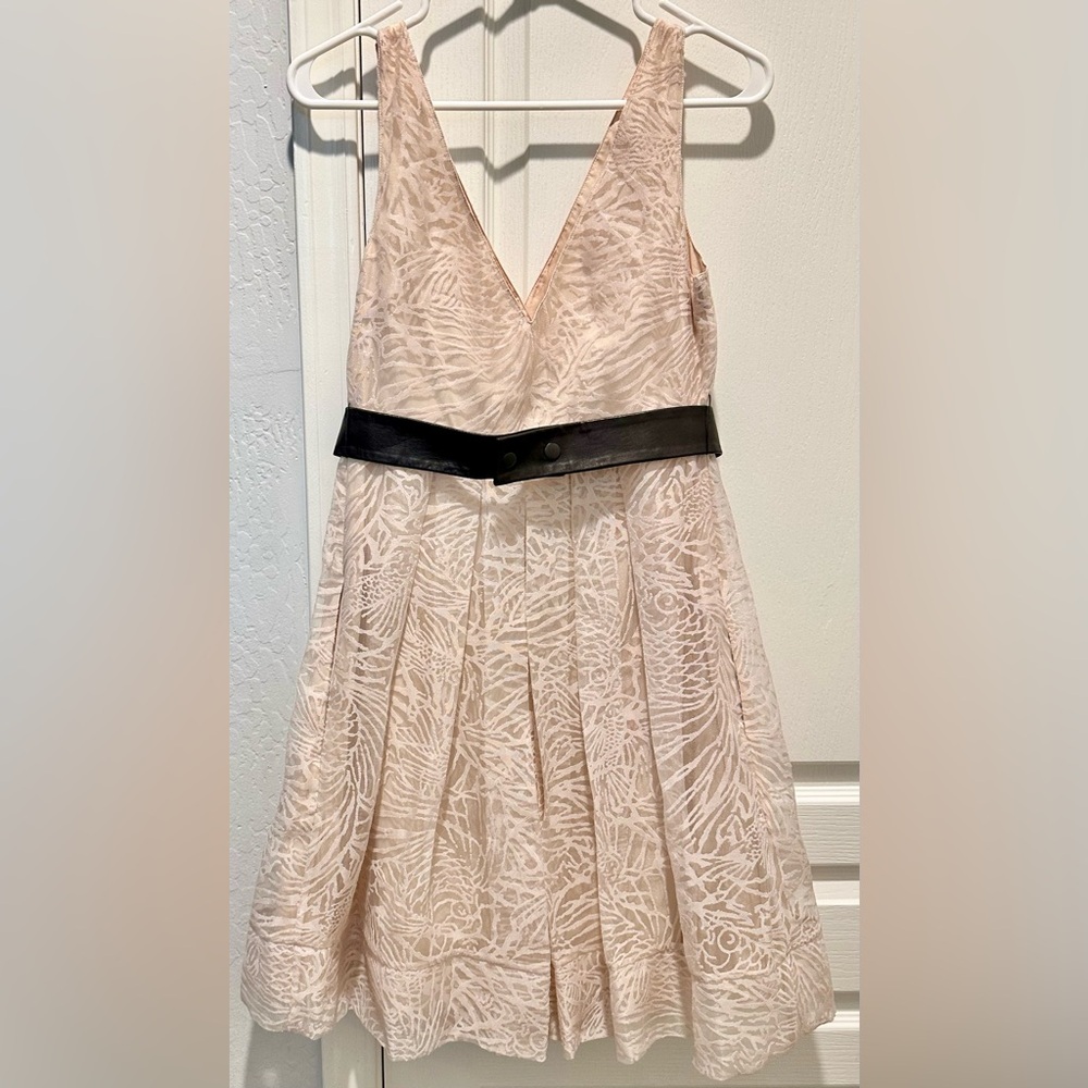 Diane Von Furstenberg Sleeveless Ringwald Peach Burnout Dress Faux Leather Belt - Picture 3 of 11